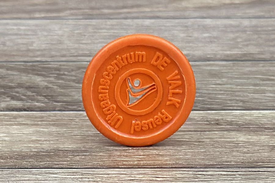 oranje betaalmunten voor uitgaanscentrum De Valk in Reusel